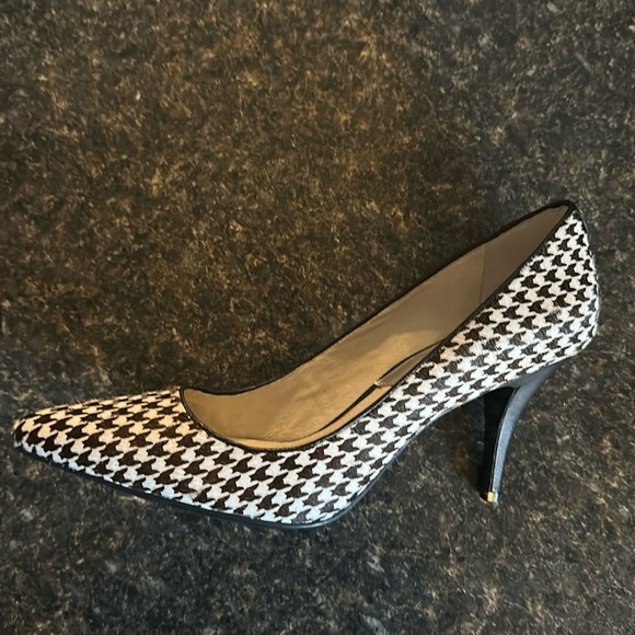 Michael Kors houndstooth calf hair heels size 9.5 EUC - Picture 1 of 11